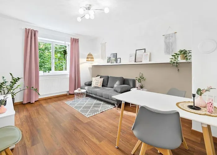 Ruhiges In Der Naehe Von Park Und Krankenhaus Mit Gratis Parkplatz *