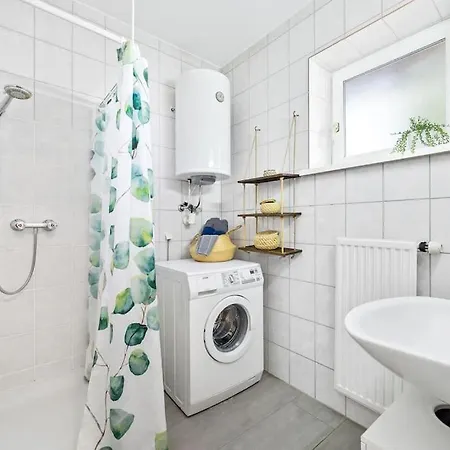 Ruhiges In Der Naehe Von Park Und Krankenhaus Mit Gratis Parkplatz Apartment