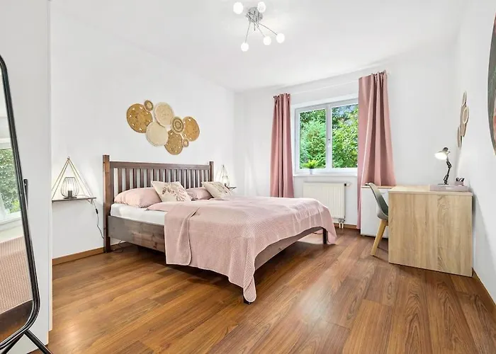 Ruhiges In Der Naehe Von Park Und Krankenhaus Mit Gratis Parkplatz شقة